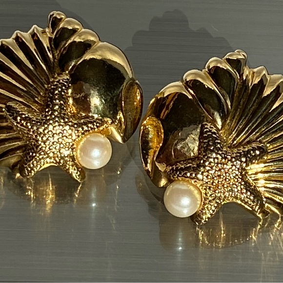 Vintage Avon Faux Pearl Shell Star Theme Gold Tone Earrings - Picture 15 of 15